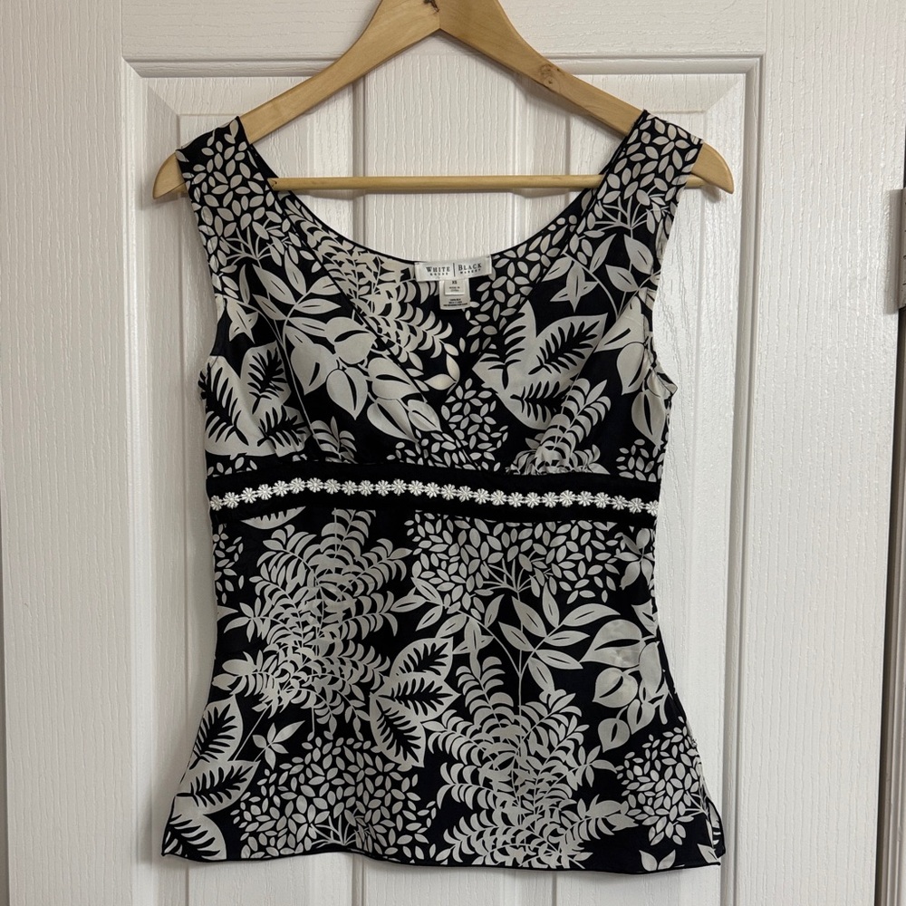 White House Black Market Monochrome Leaf Print Blouse